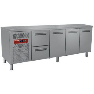 Refrigerating table composed of :