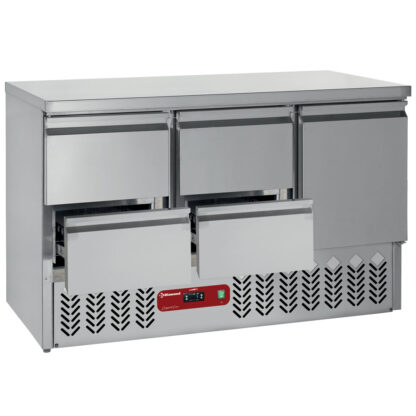 Refrigerating table composed of :