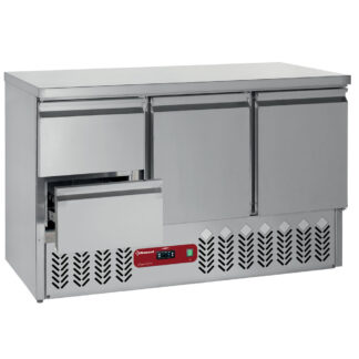 Refrigerating table composed of :
