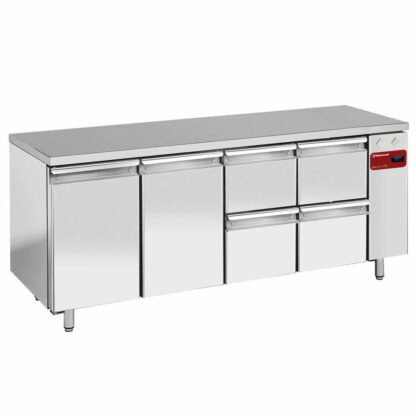 Refrigerating table composed of :