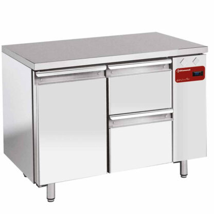 Refrigerating table composed of :